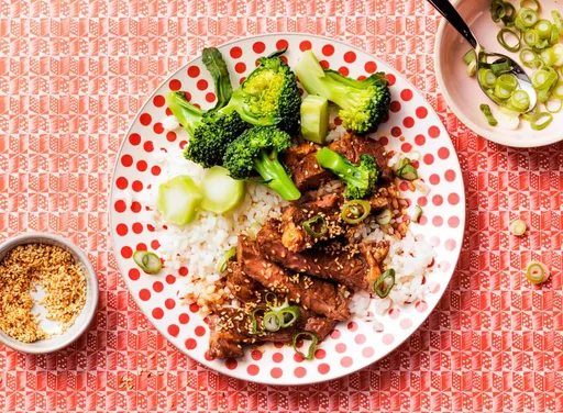 Beef teriyaki met broccoli en rijst