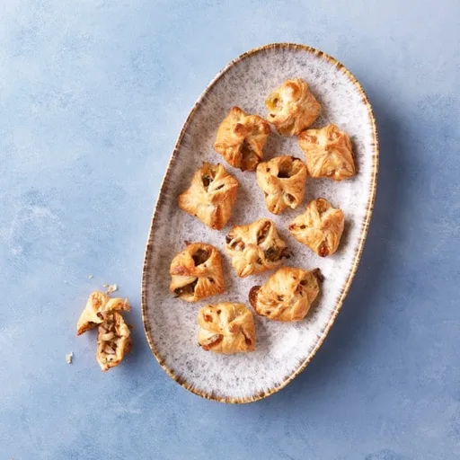 Bladerdeeghapje met vegan kaas en champignons