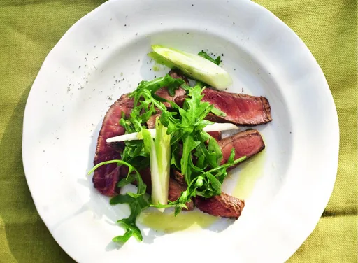 Biefstuk met witlof en rucola
