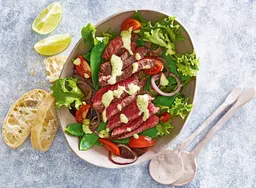 Biefstuksalade met avocado-chimichurridressing