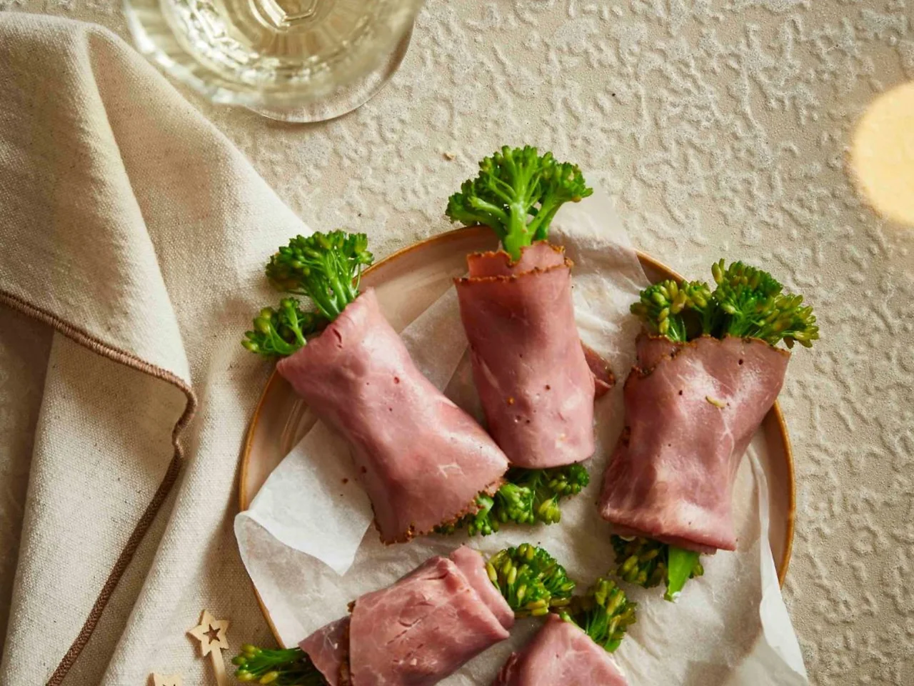 Bimirolletjes met pastrami, pistacheroom en sinaasappel