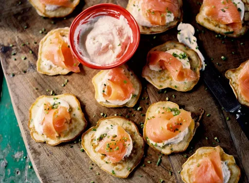 Bieslookblini's met zalm
