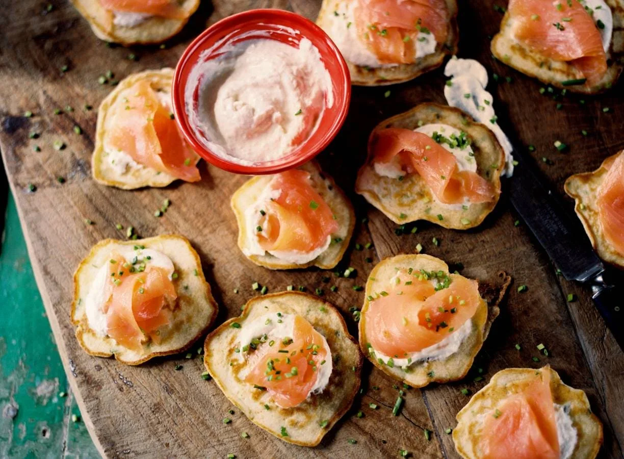 Bieslookblini's met zalm