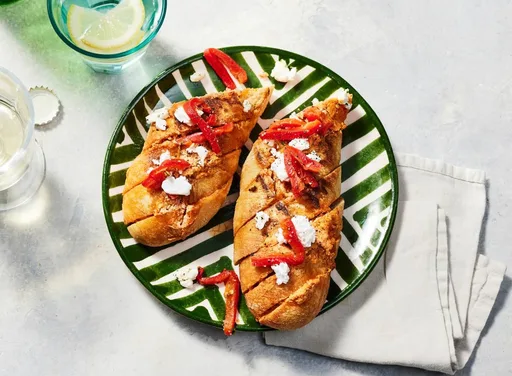 BBQ-stokbroodje met paprika-fetaboter