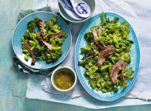 Beef salade met tuinbonen en bimi