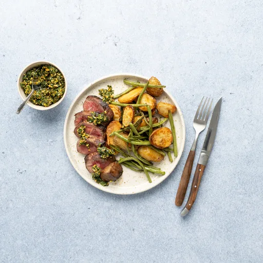 Biefstuk, krieltjes en haricots verts met pistache-pistou