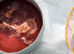 Bietengazpacho met serranoham