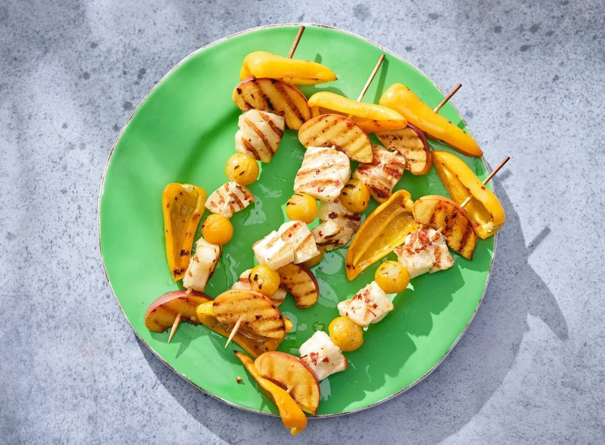 BBQ vegaspies met halloumi en nectarine