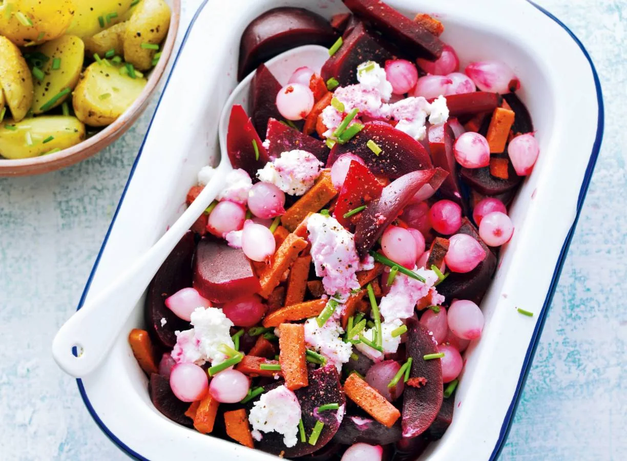 Bietenstoof met geitenkaas en krielsalade