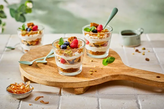 Bessen trifle met speculaas, kokos en kardemom