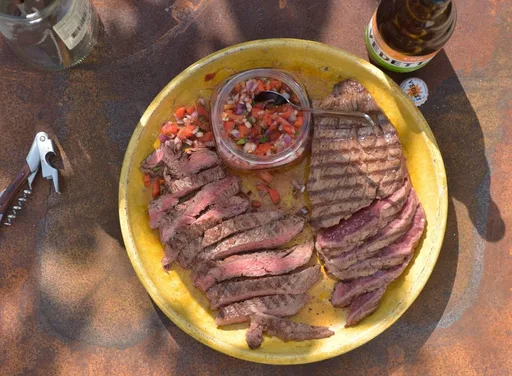 Bavette met smokey red chimichurri