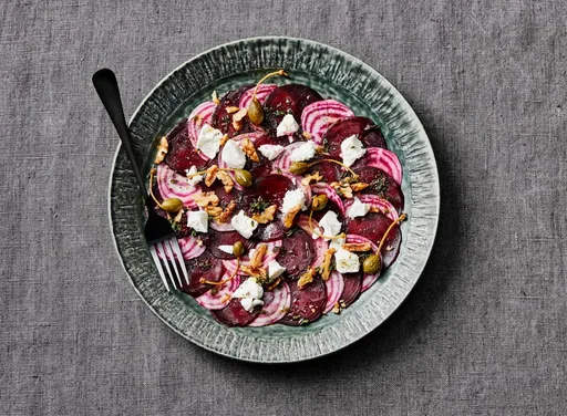 Bietencarpaccio met geitenkaasdressing