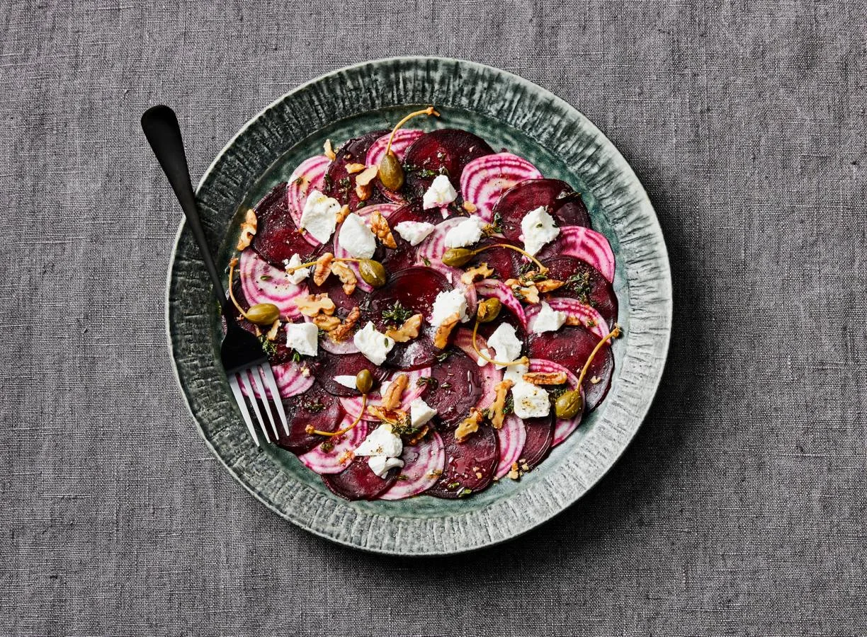Bietencarpaccio met geitenkaasdressing