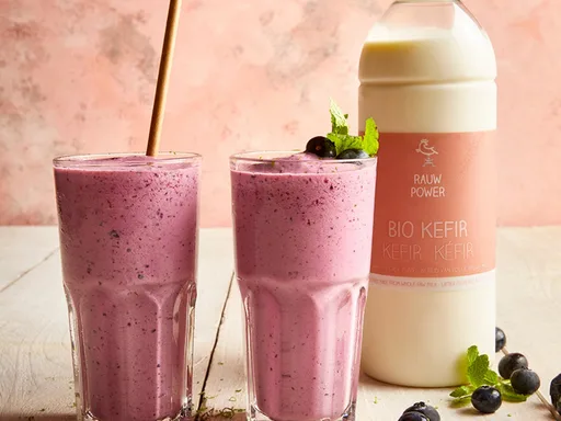 Blauwe bessen kefir smoothie met munt
