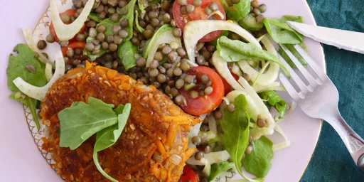 Beantastic burger met salade van linzen, venkel en cherrytomaat