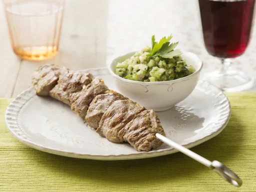 Biefstukspiesen met bleekselderijsalsa