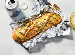 BBQ-stokbroodje met parmezaan-knoflookboter