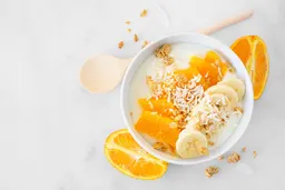Bananenmousse met sinaasappel en kokos