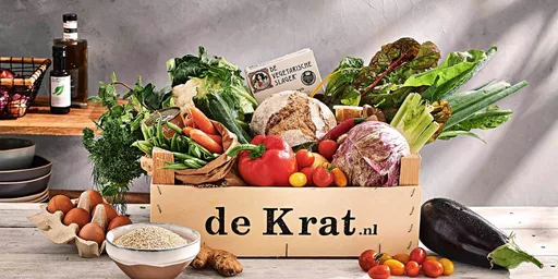 Bataat met yoghurtsaus, koriander en parelgort-tabouleh