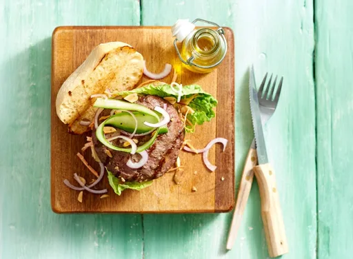 Black angus burger met sriracha