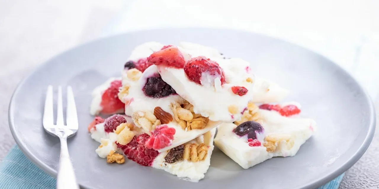 Bevroren yoghurt snacks met bramen