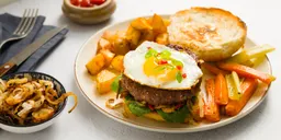Beyond Meat burger en een eitje op brioche met Nicola aardappels, bleekselderij, roodlof en peen uit de oven