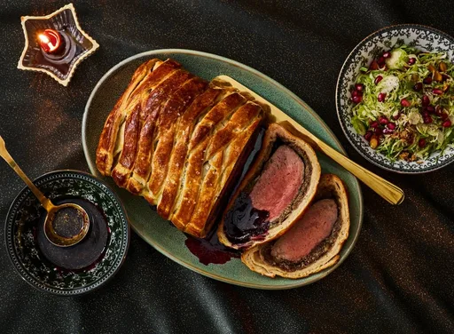 Beef Wellington in croissantdeeg met gouden glühweinjus